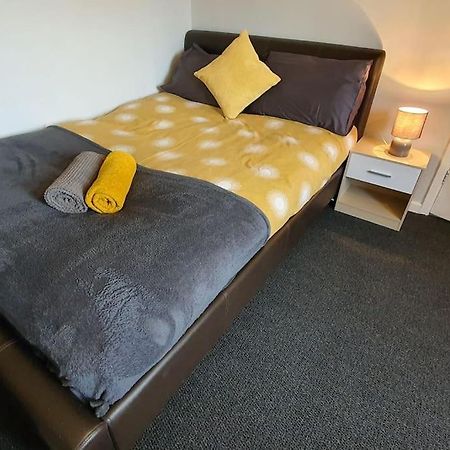 Contractors-City Centre-Parking-Sleeps 9 -Smart Tv, 2 Bathrooms! Ковънтри Екстериор снимка