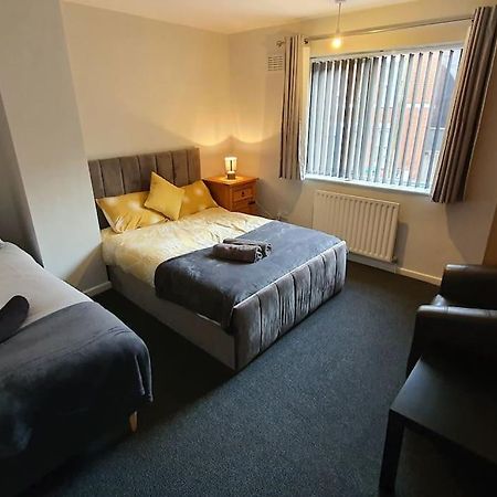 Contractors-City Centre-Parking-Sleeps 9 -Smart Tv, 2 Bathrooms! Ковънтри Екстериор снимка