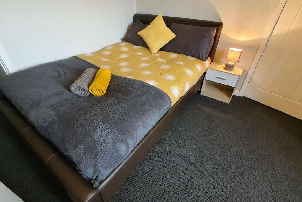 Contractors-City Centre-Parking-Sleeps 9 -Smart Tv, 2 Bathrooms! Ковънтри Екстериор снимка