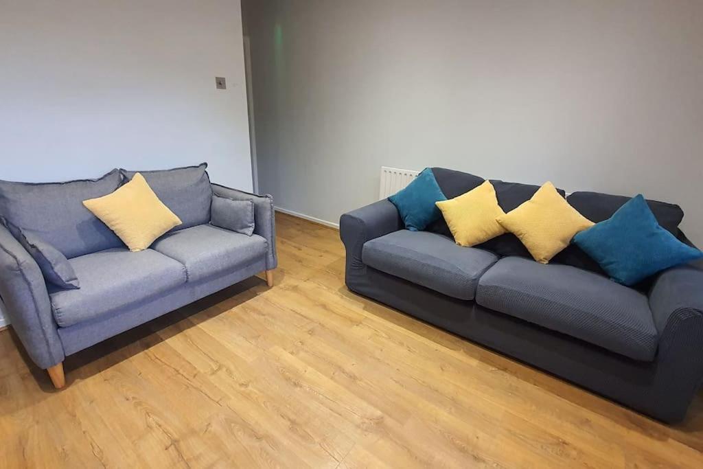 Contractors-City Centre-Parking-Sleeps 9 -Smart Tv, 2 Bathrooms! Ковънтри Екстериор снимка