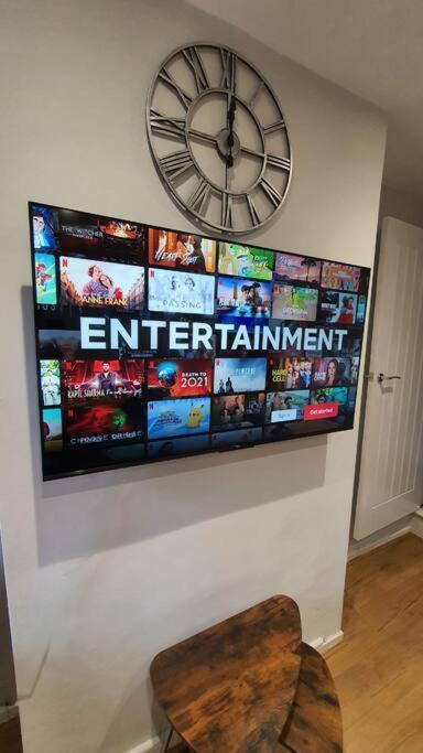 Contractors-City Centre-Parking-Sleeps 9 -Smart Tv, 2 Bathrooms! Ковънтри Екстериор снимка