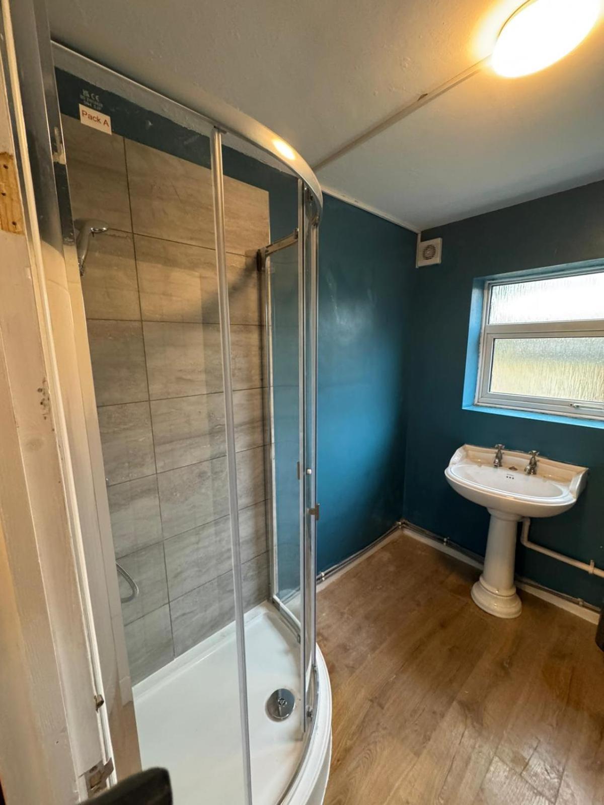 Contractors-City Centre-Parking-Sleeps 9 -Smart Tv, 2 Bathrooms! Ковънтри Екстериор снимка